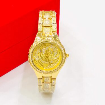 ساعة مومنت نسائي كرستال